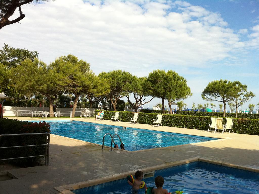 Residence Garden -Walterigato Apartments Solo Per Famiglie Lido di Jesolo Exteriör bild