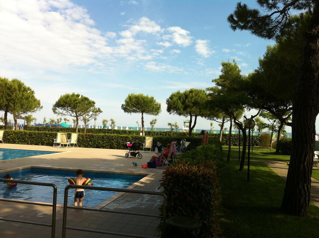 Residence Garden -Walterigato Apartments Solo Per Famiglie Lido di Jesolo Exteriör bild