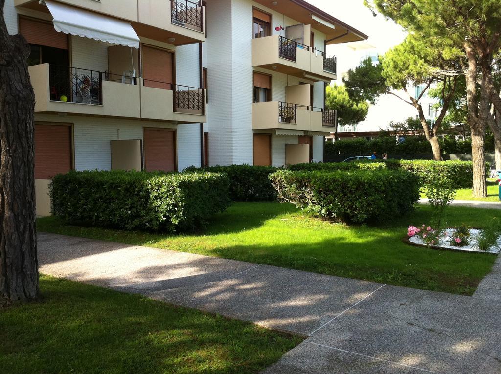 Residence Garden -Walterigato Apartments Solo Per Famiglie Lido di Jesolo Exteriör bild